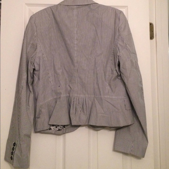 Authentic Burberry Blazer - Picture 2 of 5